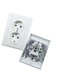 42001057, Розетка двойная 2 м с заземлением белый встроенный монтаж